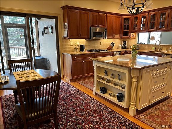 4th image of 36 Nursery Ln