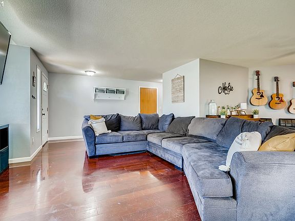 5th image of 263 NE Park Pl