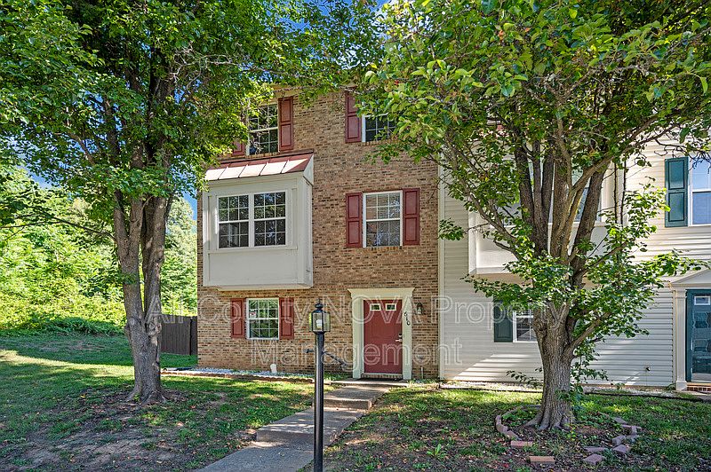 1st image of 610 Kensington Dr