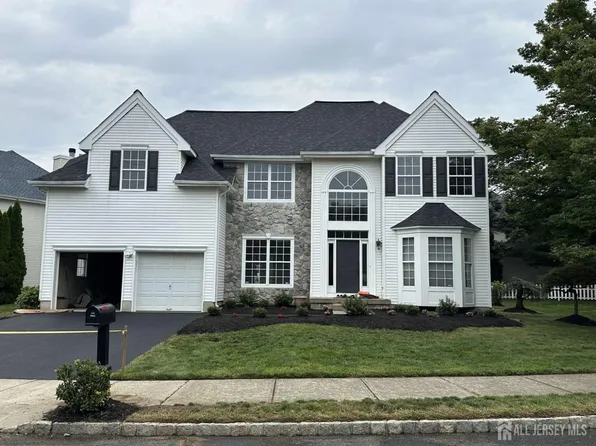 4 Sequoia Dr, Dayton, NJ 08810