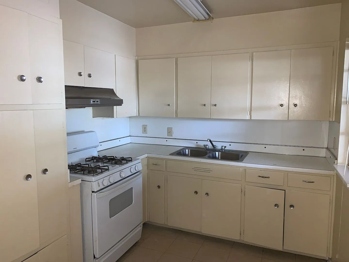 Cozy Duplex, Near Shopping & 281! — Photo 4