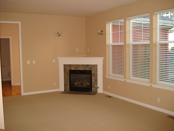 4th image of 19720 Jensen Way NE
