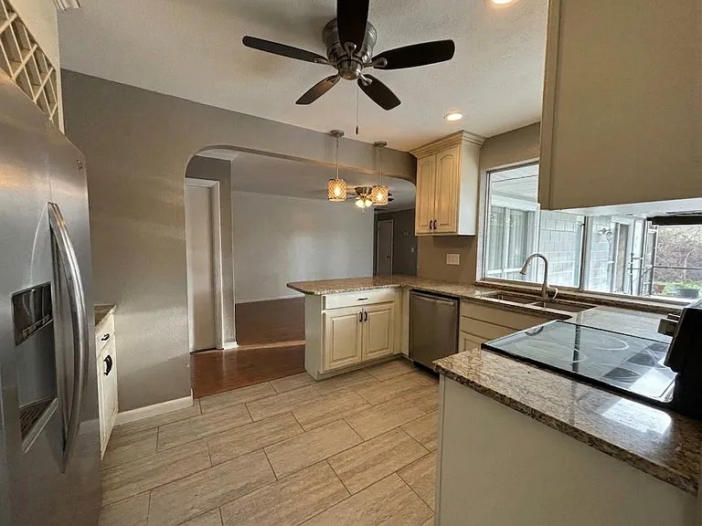 116 Holmes Pl — Photo 6
