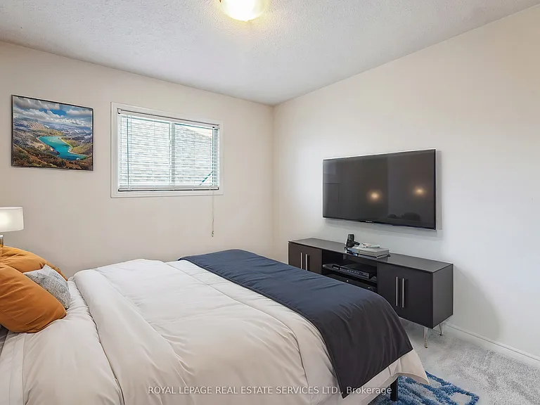 82 Whitlaw Way — Photo 25