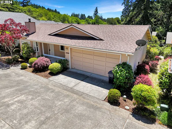 1369 Glenwood Dr, Brookings, OR 97415