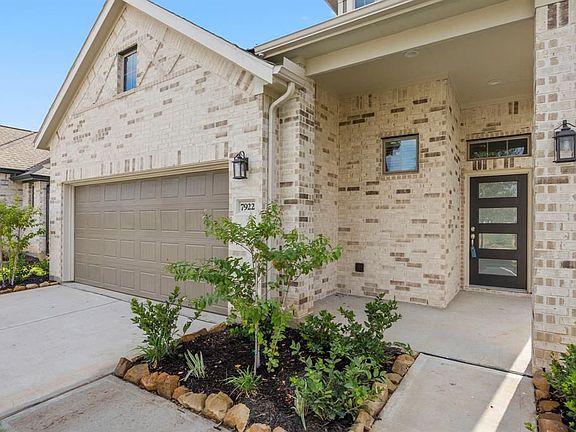 3rd image of 7922 Coco Verde Dr