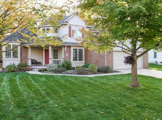 931 Thornwyk Dr NW, Grand Rapids, MI 49534