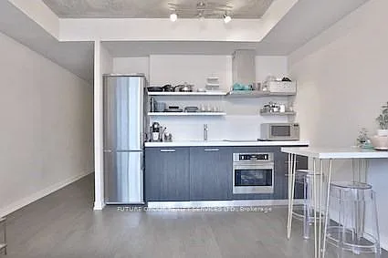 560 King St W #521 — Photo 4