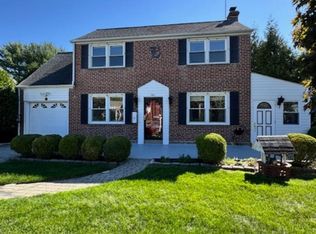 9 Strathaven Dr, Broomall, PA 19008