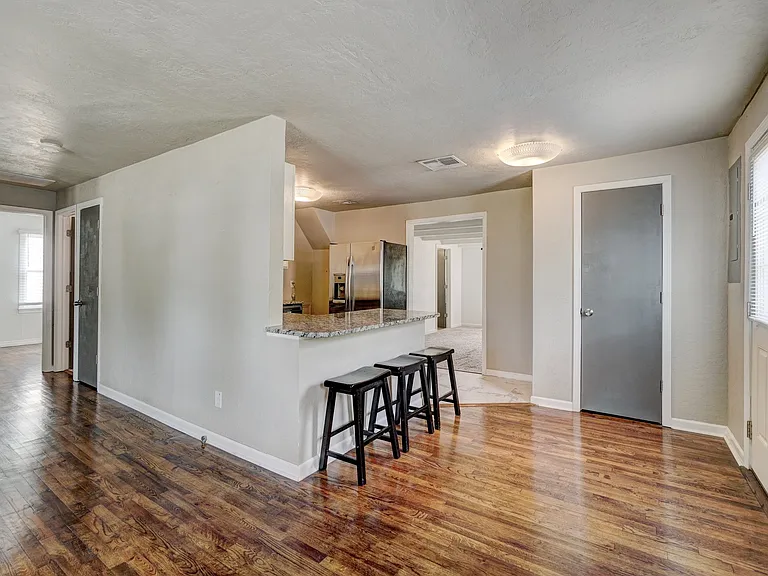 712 Dakota St — Photo 8