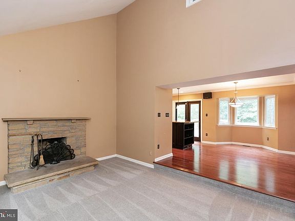 living room with view of kitchen and dinning area