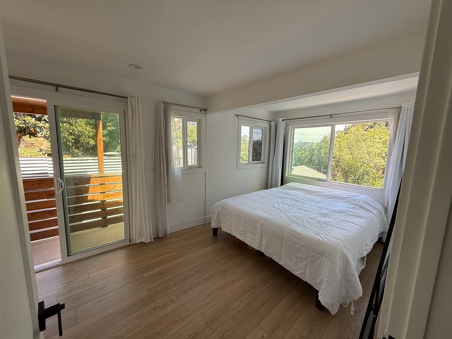 2 bed, 905 sqft, $4,000 — Photo 4