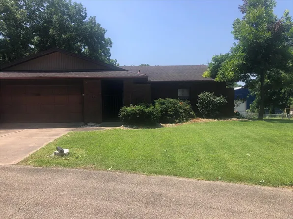 121 E Holly St, Scott City, MO 63780