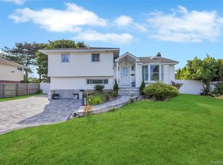 11 Lee Drive, Farmingdale, NY 11735