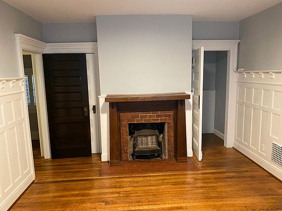 Middle Dining Room, non working Fireplace