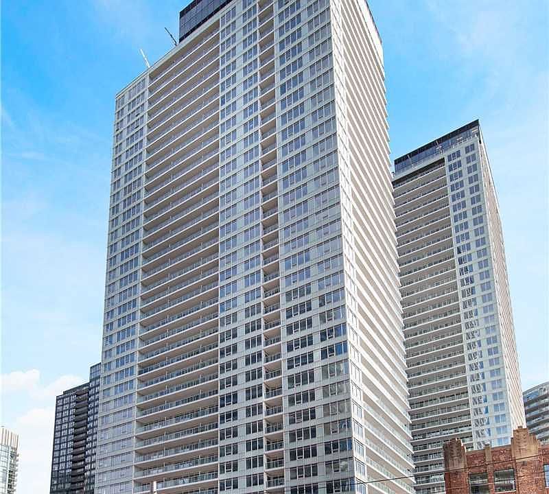1st image of 19 Bathurst St #4012