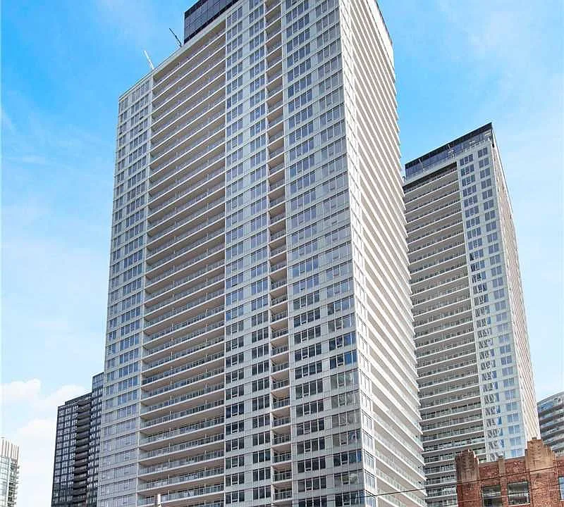 19 Bathurst St #4012