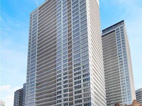 19 Bathurst St