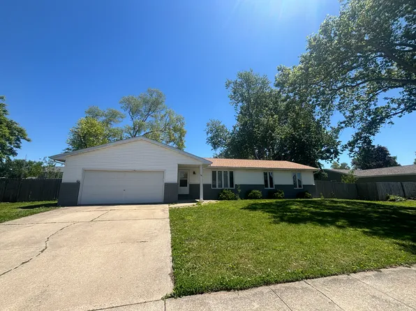 34 Partridge Dr, Chatham, IL 62629