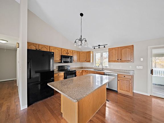 3rd image of 31 Kevin Dr