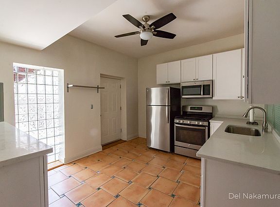 5th image of 2333 N Milwaukee Ave #2