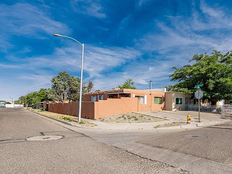 201 Burma Dr NE — Photo 2