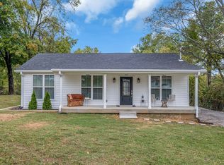2310 Les Robinson Rd, Columbia, TN 38401