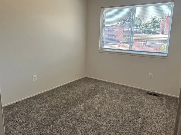 26, 21426 Mac Arthur Blvd APT 1, Warren, MI 48089