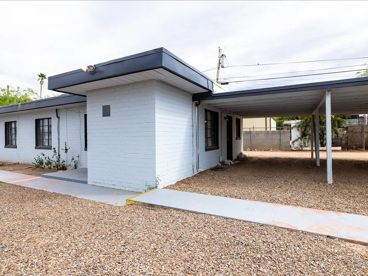 Cozy & Modern 2-Bedroom Home — Photo 3
