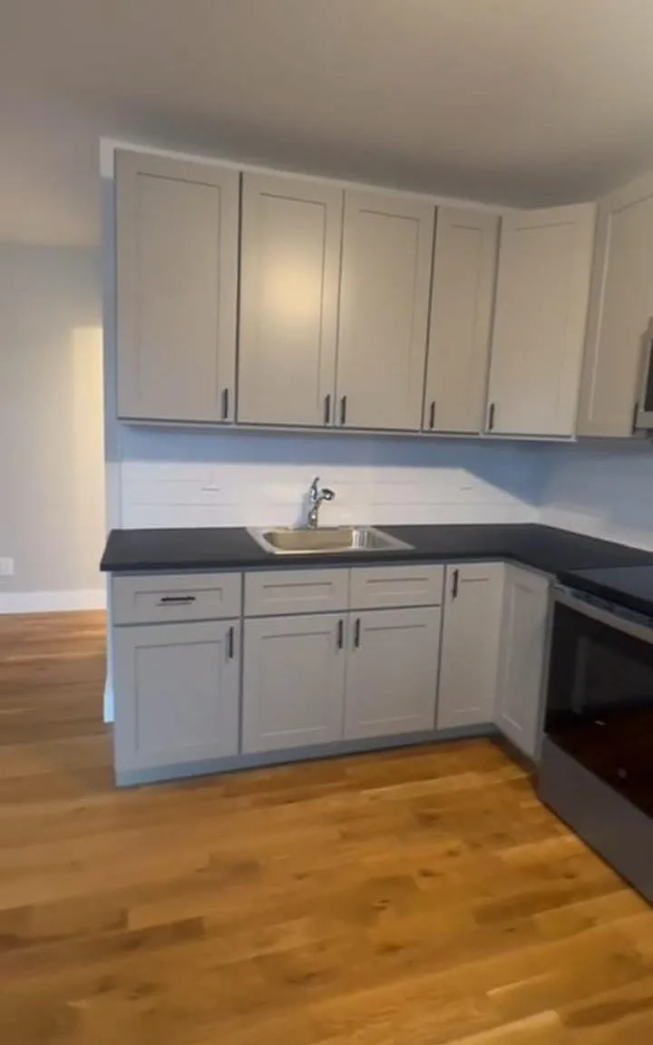 3 bed, $2,500 — Photo 2