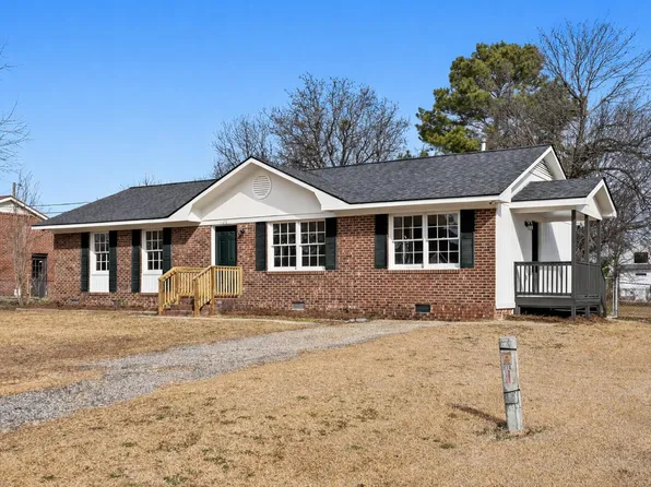 1120 W Pope St, Benson, NC 27504