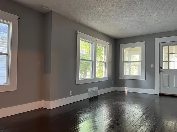 313 S Hayford Ave, Lansing, MI 48912