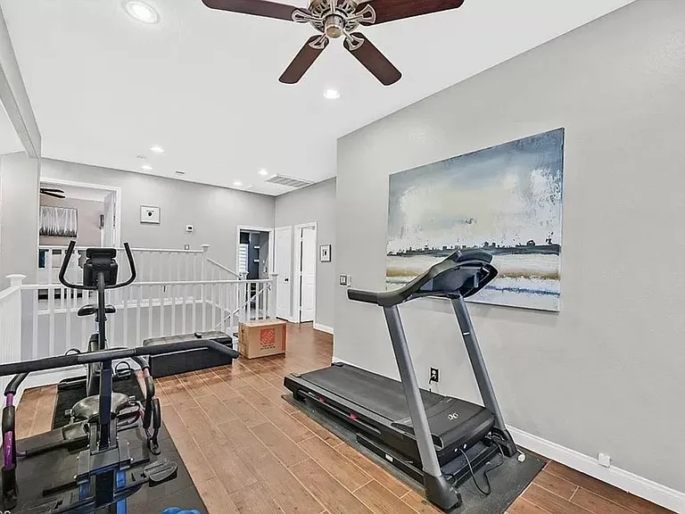 7882 W Gilmore Ave — Photo 20