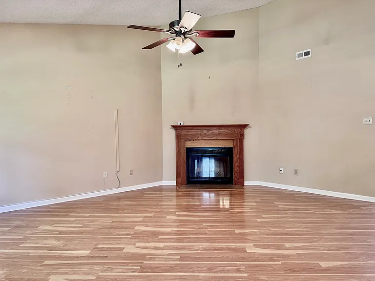 1424 Clear Brook Dr — Photo 5