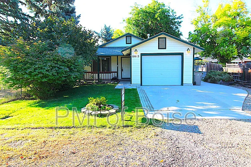 2 bed, 1.0 bath, 860 sqft, $1,475 — Photo 1