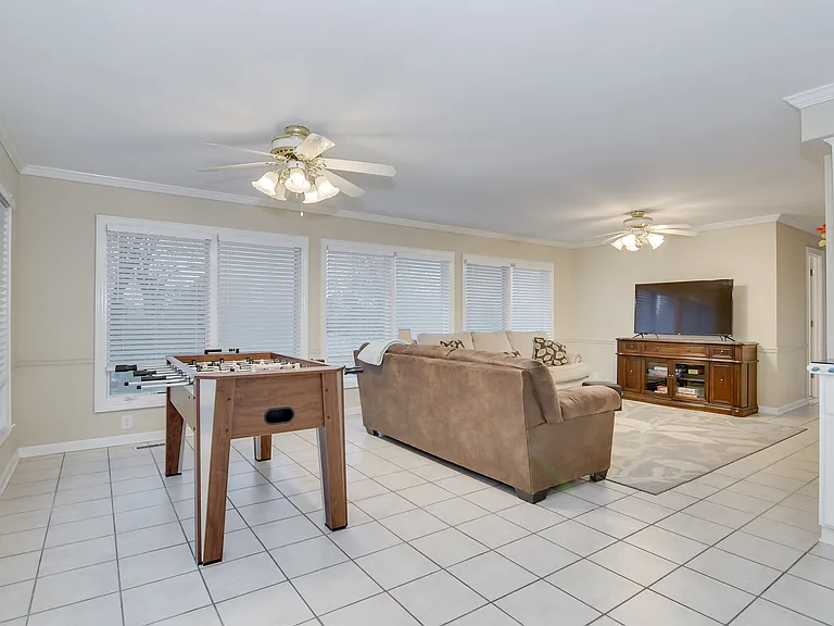 2415 Apricot Ln — Photo 22