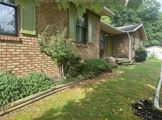 15 Woodland Dr, Madison, WV 25130