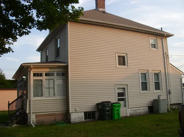 351 1st St SE, Massillon, OH 44646