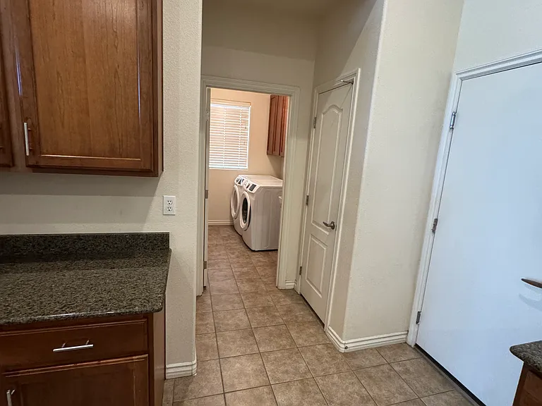 2516 Alma Lidia Ave — Photo 18
