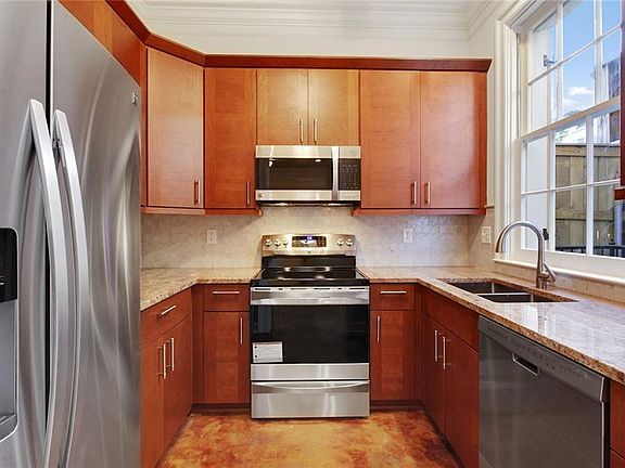 5th image of 826 Touro St Unit 5