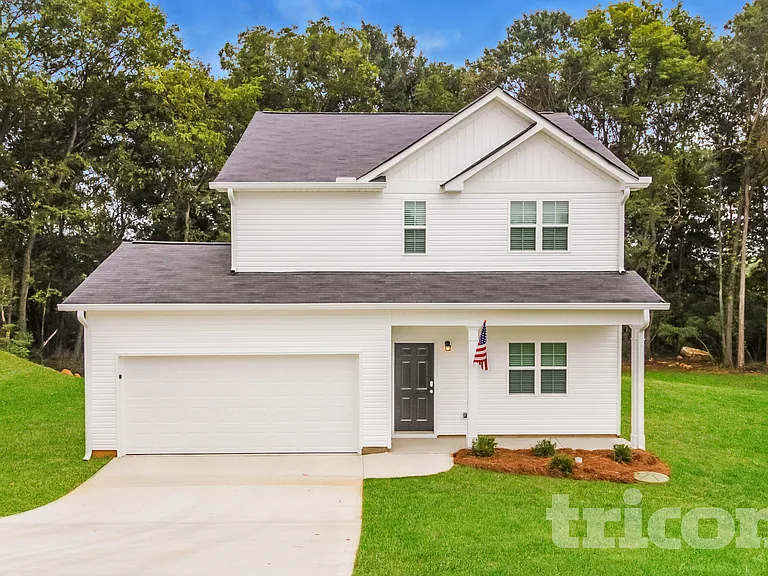 114 Highland Dr — Photo 1