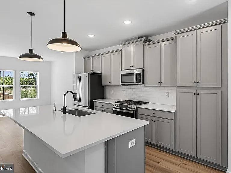 64 Silverbell Ave — Photo 7