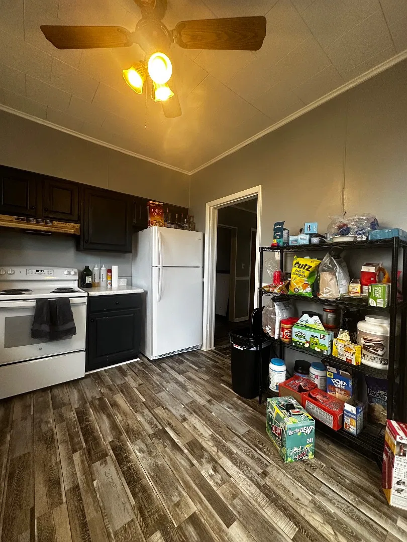 829 Stewart Street — Photo 4