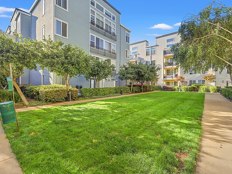 The Courtyards at 65th Street — Photo 34