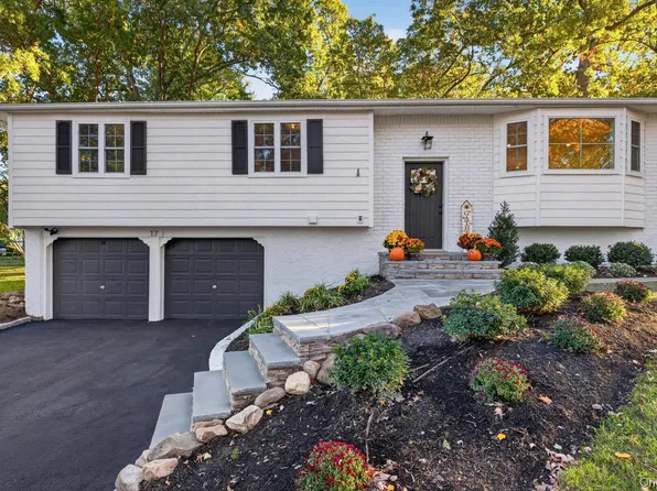 17 Peacock Lane, Commack, NY 11725