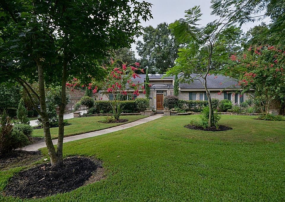 1st image of 2302 Parkdale Dr
