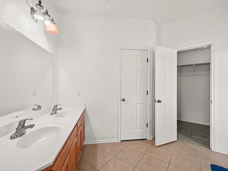 725 Cimarron Sq — Photo 23