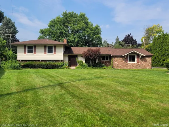 38243 Jonathan St, Clinton Township, MI 48036