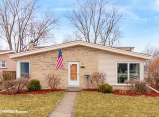 518 N Stratford Rd, Arlington Heights, IL 60004