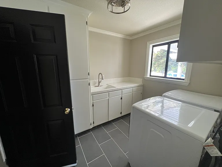 660 Helen Dr — Photo 9